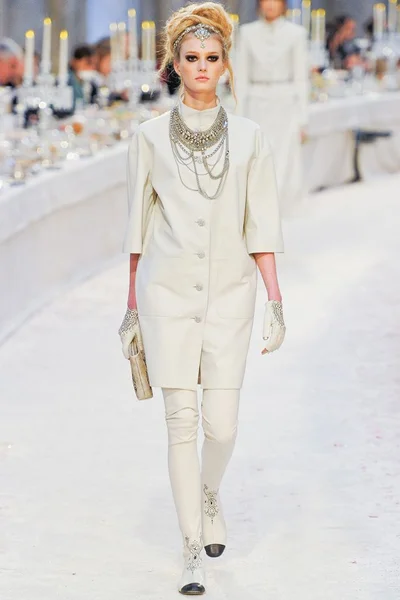 Look 10